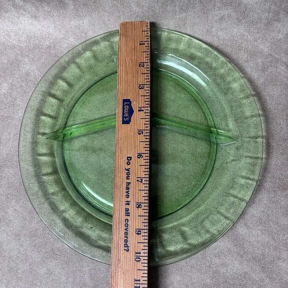 Hocking Green Cameo 10 1/2"  Dinner Plate One Uranium Glass Glowing - Picture 7 of 7